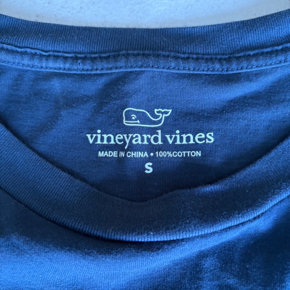 Vineyard Vines Whale American Flag Pocket T Shirt Navy Blue Cotton Size Small - Picture 3 of 4